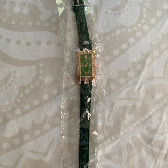 Nice green watch - Picture 2 of 5
